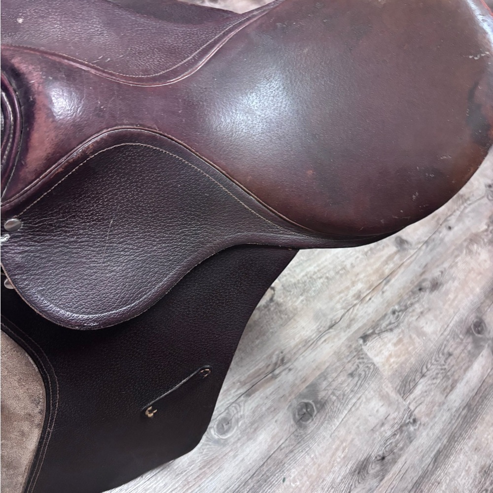Brown Leather Horse Saddle - Picture 3 of 5